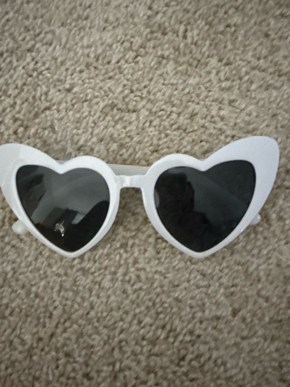 Amazon Essentials White Heart Frame Sunglasses with Black Lenses